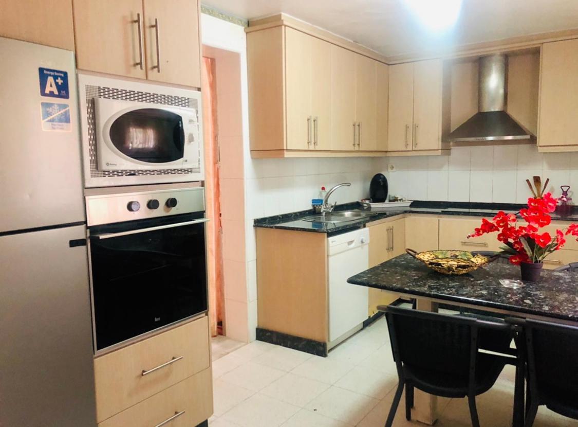 Gran Casa Con Terraza A 3 Min Playa Con Wifi - Rodeada De Servicios Roquetas de Mar Esterno foto